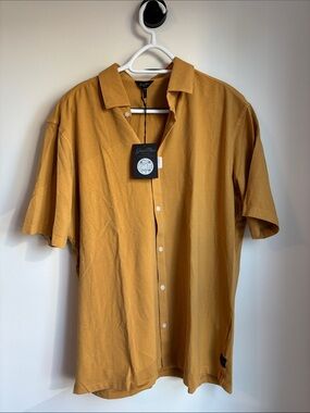 Good Man Brand Mustard Short-Sleeve Button-Down Shirt. NEW WITH TAGS. XL.